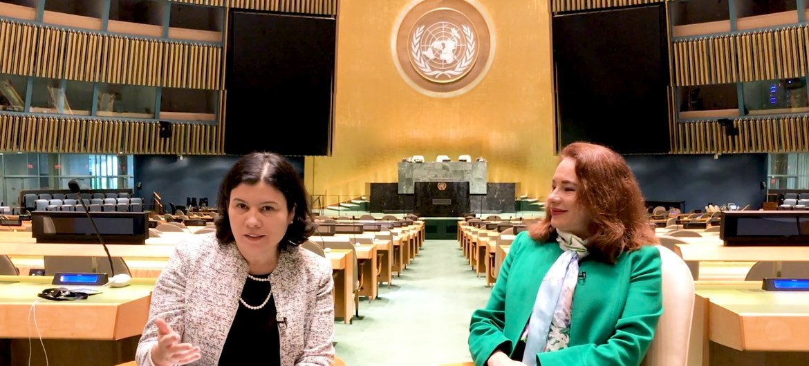 Rais wa Baraza Kuu la UN UN Photo/Manuel Elias akiwa na Monica Grayley kutoka UN News