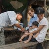 Un niños recibe una vacuna contra la tuberculosis y otras enfermedades en Phnom Penh, Camboya.