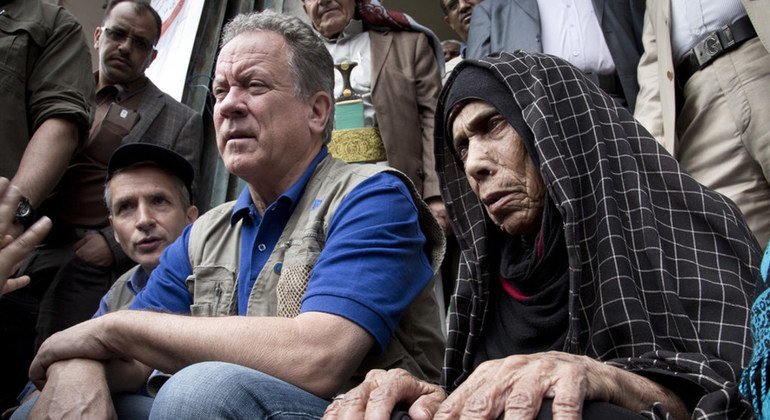 David Beasley, el director ejecutivo del Programa Mundial de Alimentos, visita Saná, en Yemen, donde se vive la peor hambruna del mundo. 