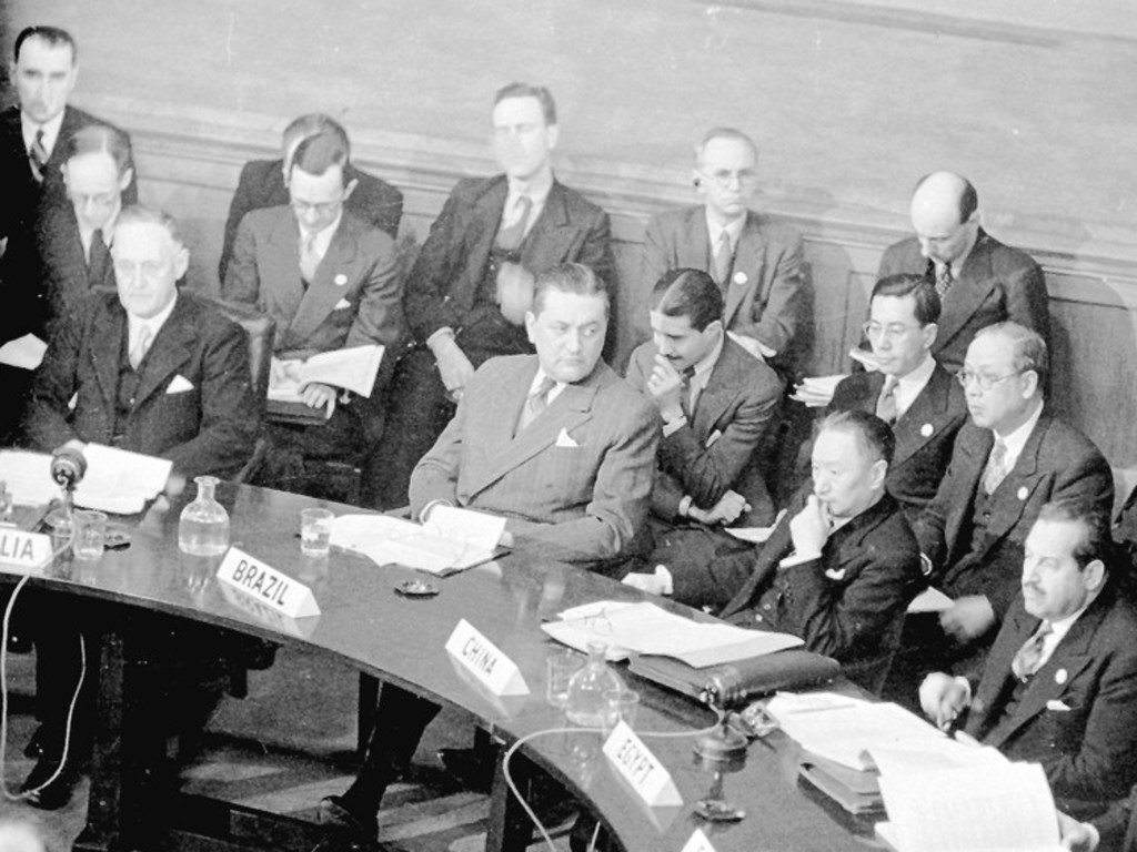 1946年1月，安理会首次会议在英国伦敦召开。前排左三位中国代表顾维钧。