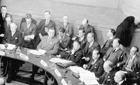 A primeira sessão da Assembleia Geral da ONU aconteceu em 10 Janeiro de 1946 em Londres