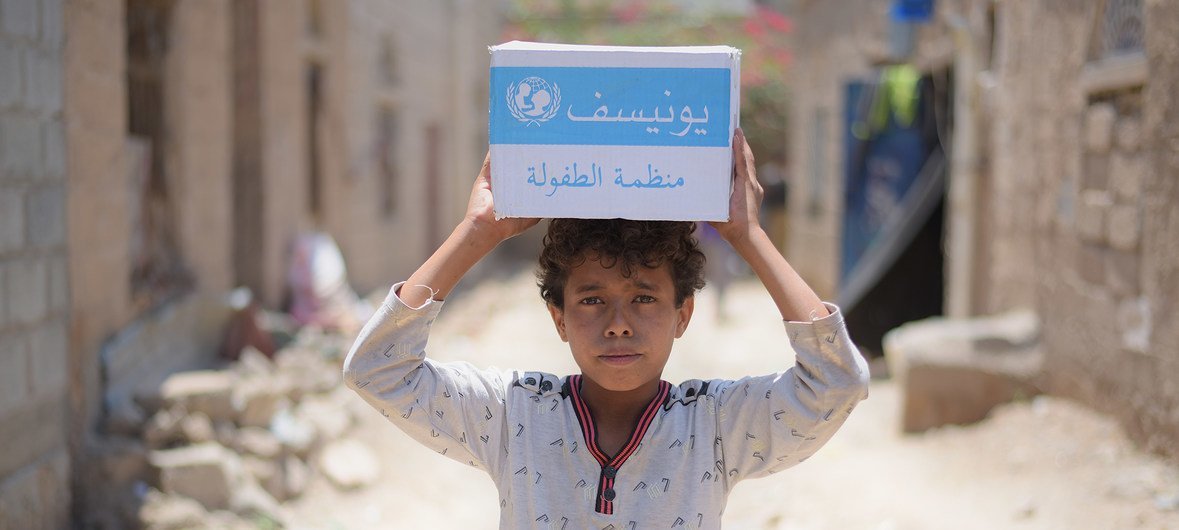 Menino de 12 anos em Sana’a, no Iêmen, onde as crianças continuam sendo as maiores vítimas