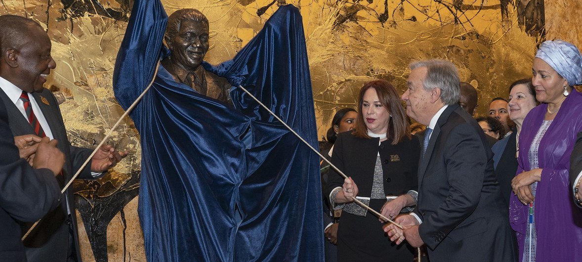 From left: Matamela Cyril Ramaphosa, the President of South Africa; María Fernanda Espinosa, the President of the General Assemby; and Secretary-General António Guterres unveil the statue of Nelson Mandela at the UN Headquarters in New york.