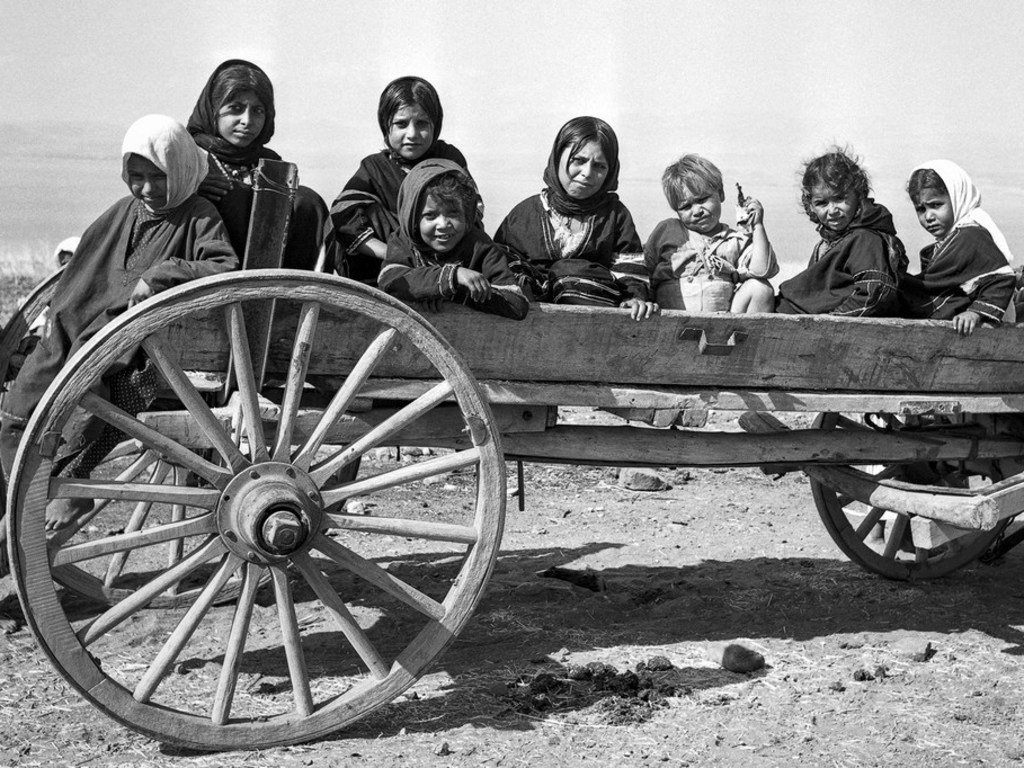 二战结束后，随着以色列的建立，大批巴勒斯坦人流离失所。20世纪50年代初期，位于加利利湖畔的联合国非军事区成了巴勒斯坦难民儿童的避风港。