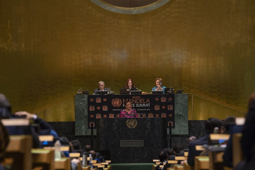 Graça Machel (center), member of The Elders and widow of Nelson Mandela, makes remarks during the Nelson Mandela Peace Summit at the General Assembly on 24 September 2018. Also pictured on the dais (left to right): Secretary-General António Guterres, General Assembly President María Fernanda Espinosa Garcés, and USG Catherine Pollard (DGACM).