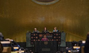Graça Machel (center), member of The Elders and widow of Nelson Mandela, makes remarks during the Nelson Mandela Peace Summit at the General Assembly on 24 September 2018. Also pictured on the dais (left to right): Secretary-General António Guterres, General Assembly President María Fernanda Espinosa Garcés, and USG Catherine Pollard (DGACM).