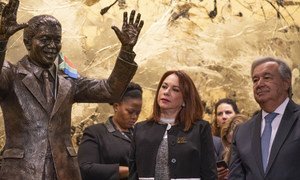 María Fernanda Espinosa Garcés (centre), President of the seventy-third session of the General Assembly and Secretary-General António Guterres (right) participate in a ceremony held to unveil the Nelson Mandela Statue gifted to the United Nations by the Republic of South Africa.