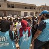 Wafanyakazi wa UNHCR wakikitoa msaada kwa wakimbizi na waomba hifadhi baada ya mapigano kuibuka tena nchini Libya.