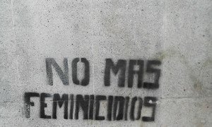 "No más feminicidios" se lee en este graffiti en la Ciudad en México.