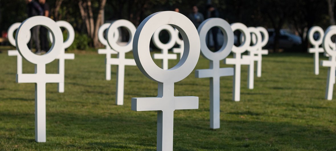 À Mexico, une installation artistique composée de signes de Vénus, représentant des femmes, souligne l’ampleur du fémicide, ou violence mortelle contre les femmes. (Mars 2018)