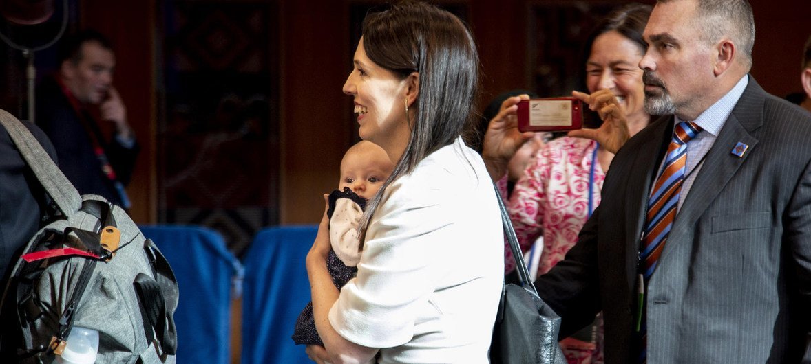 Jacinda Ardern, Prime Minister of New Zealand, carries her daughter Neve between meetings on the third day of the General Assembly's seventy-third public debate.  September 27, 2018.