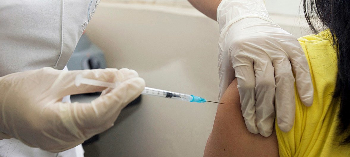 Прививки могут уберечь  женщин от рака шейки матки.