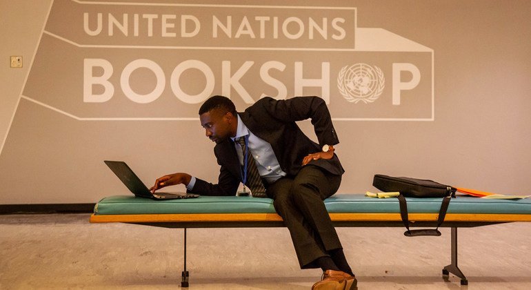 A participant in the seventy-third 73rd General Assembly at the United Nations in New York sets up an unorthodox work place.