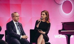 UN Women Goodwill Ambassador Anne Hathaway (right), moderates a panel at the HeForShe IMPACT Summit in New York City on 26 September 2018.   (l) HeForShe Corporate Impact Champion Kevin Sneader, Global Managing Director at McKinsey & Company.