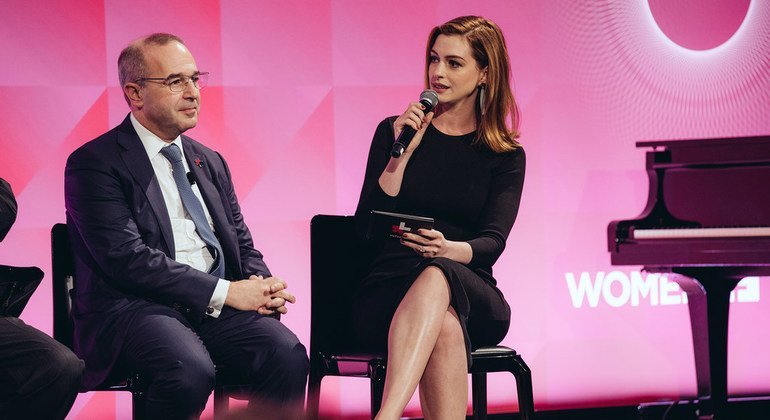 UN Women Goodwill Ambassador Anne Hathaway (right), moderates a panel at the HeForShe IMPACT Summit in New York City on 26 September 2018.   (l) HeForShe Corporate Impact Champion Kevin Sneader, Global Managing Director at McKinsey & Company.