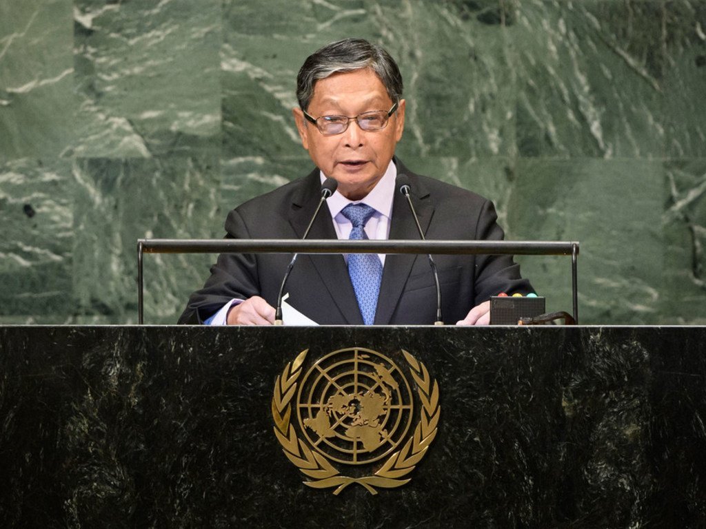 Le Ministre de l’Union pour le bureau du Conseiller d’État du Myanmar, U Kyaw Tint Swe, à la tribune de l’Assemblée générale des Nations Unies