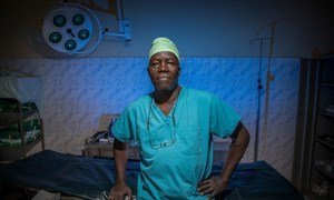 الدكتور إيفان أتار أداها في غرفة العمليات في المستشفى الوحيد في بونج في مقاطعة مابان بجنوب السودان.