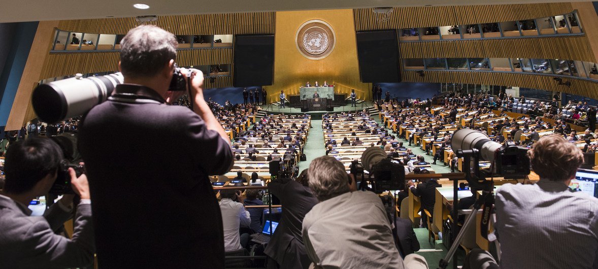 Представители СМИ пристально следят за событиями в Генеральной Ассамблее ООН