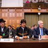El presidente de Bolivia, Evo Morales, escucha el fallo de la Corte Internacional de Justicia sobre la obligación de Chile de negociar el acceso de este país al mar.