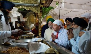 Secretary-General António Guterres pays visits to the Golden Temple in Amritsar, India, where he expressed his gratitude for a place that receives and shares with everybody.