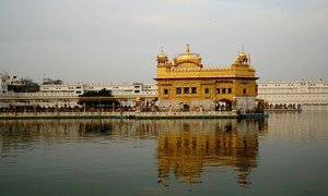 Secretary-General António Guterres pays visits to the Golden Temple in Amritsar, India, where he expressed his gratitude for a place that receives and shares with everybody.