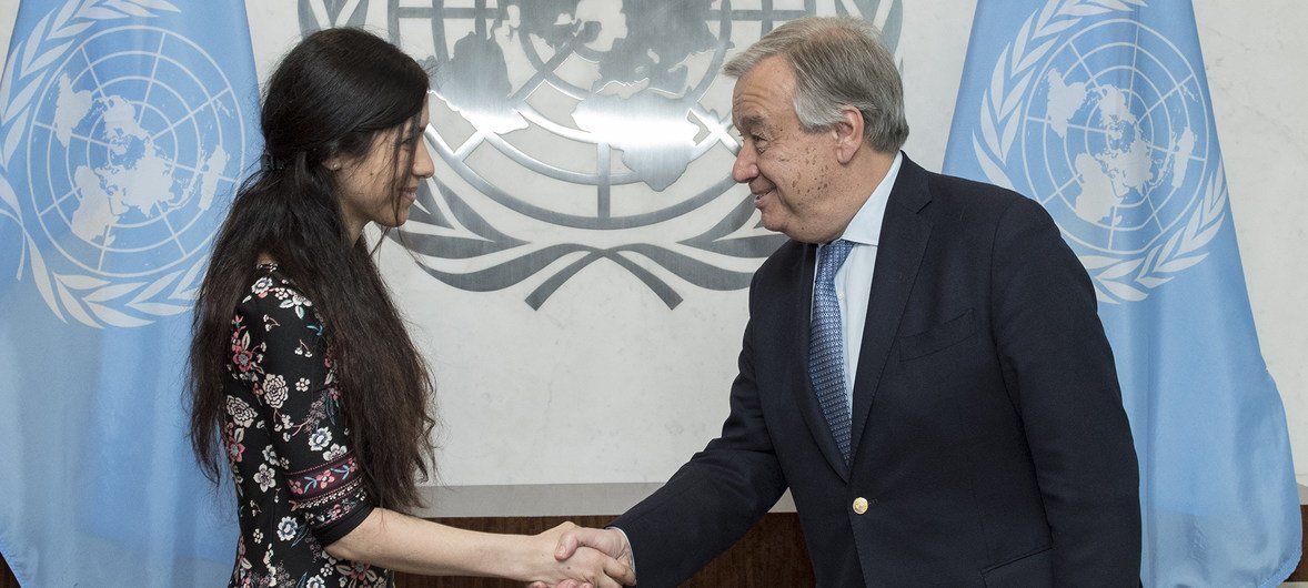 الأمين العام للأمم المتحدة أنطونيو غوتيريش وسفيرة الأمم المتحدة للنوايا الحسنة لكرامة الناجين من الاتجار بالبشر نادية مراد.