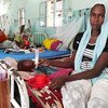Des femmes hospitalisées à N'Djamena, au Tchad, s'occupent de leurs enfants souffrant de malnutrition. (7 octobre 2018)
