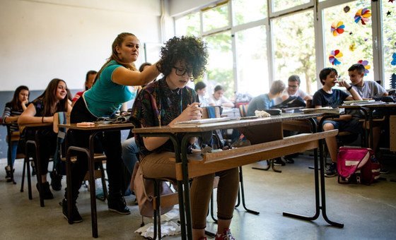 Esse tipo de violência afeta a saúde mental e física das crianças, levando a problemas como depressão, ansiedade, esforços para ocultar a identidade.