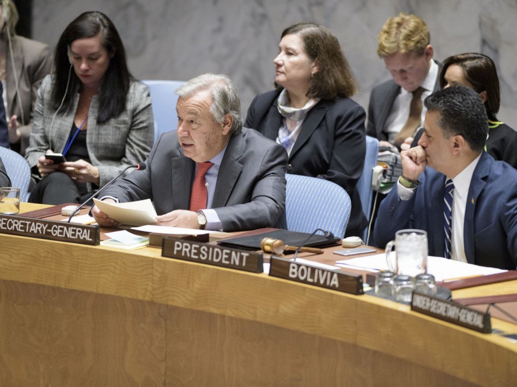  Secretary-General António Guterres (centre) briefs the Security Council meeting on women and peace and security. 