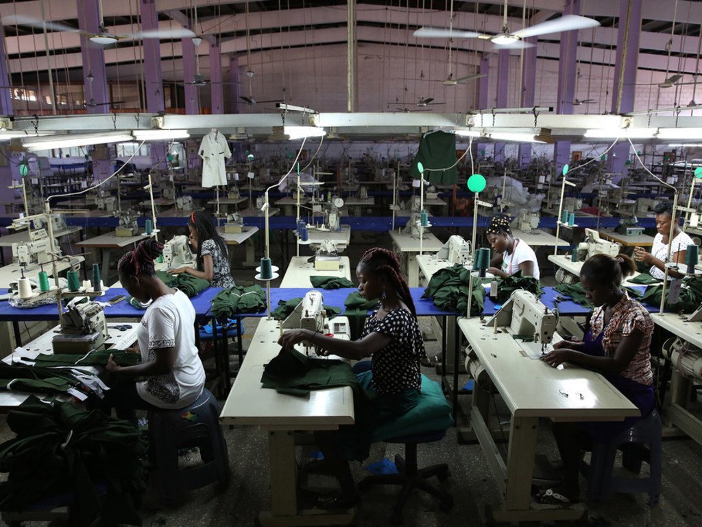 Travailleurs d'usine à Accra au Ghana