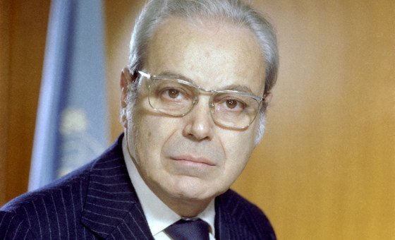 Javier Pérez de Cuéllar, do Peru, assumiu o cargo de quinto secretário-geral das Nações Unidas em janeiro de 1982.