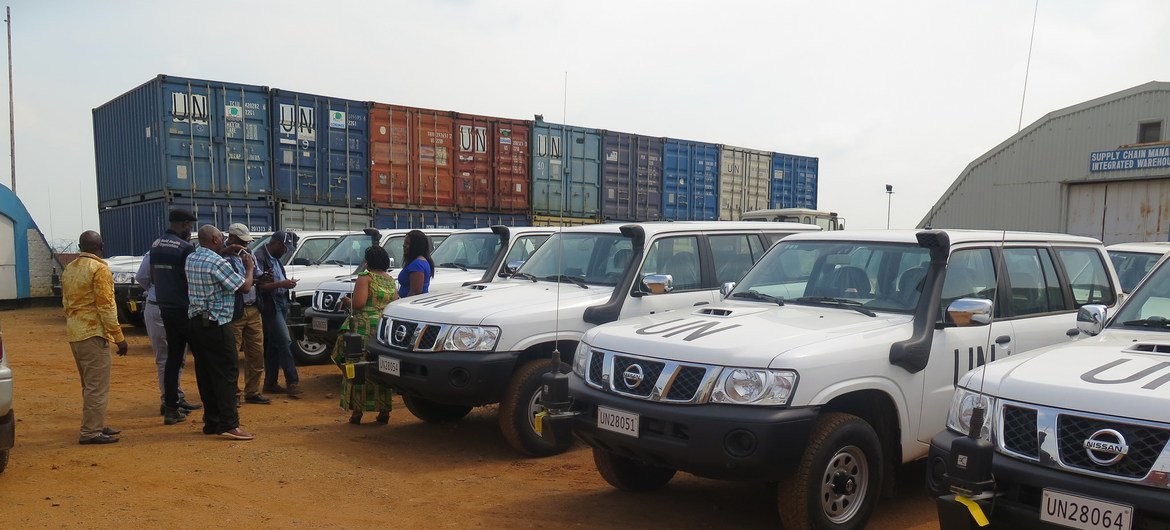 En RDC, la MONUSCO appuie la riposte au virus Ebola sur le plan logistique. La Mission de maintien de la paix de l'ONU a par exemple remis à l’OMS 10 véhicules tout-terrain