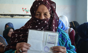 A un bureau de vote à Bamyan, en Afghanistan, le 20 octobre 2018, lors des élections législatives.