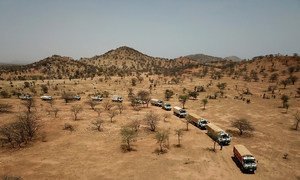 来自中国的维和人员的车队正在抵达杰贝尔马拉地区。联合国-非盟达尔富尔混合维和行动正在这里建立一个临时行动基地。