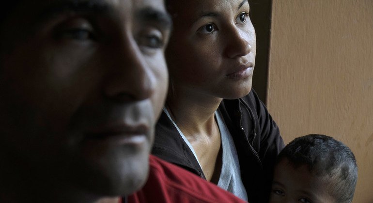 Jamileth, 28, y su pareja, Giulio Ayala, 44, tuvieron que irse de venezuela por la falta de medicinas para su hijo, Steven. Ahora están en Perú.