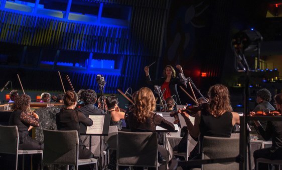 Lidiya Yanskovskaya, conducts the Refugee Orchestra during the 2018 UN Day Concert at UN Headquarters in New York. 24 October 2018.