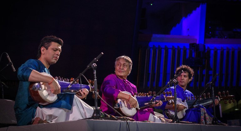 Sarod Maestro Amjad Ali Khan (centre) performs with his sons Amman Ali Khan Bangash (left) and Ayaan Ali Khan Bangash at the 2018 UN Day Concert at UN Headquarters in New York. 24 October 2018.
