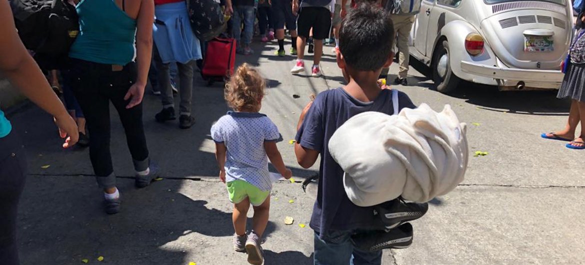 Hay muchos niños entre los migrantes centroamericanos que caminan hacia Estados Unidos. Esta foto fue tomada en Tapachulas, Chipas, México.