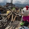 De acordo com as autoridades indonésias, o terremoto e o tsunami danificaram cerca de 68 mil casas, deslocando 200 mil pessoas e matando cerca de 2 mil.