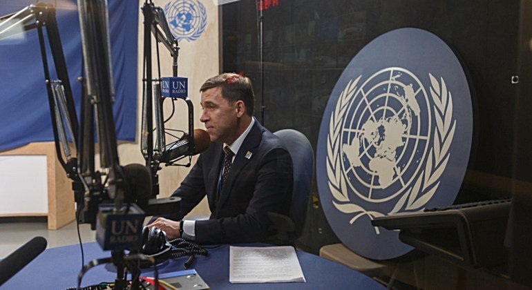 Евгений Куйвашев в студии Службы новостей ООН