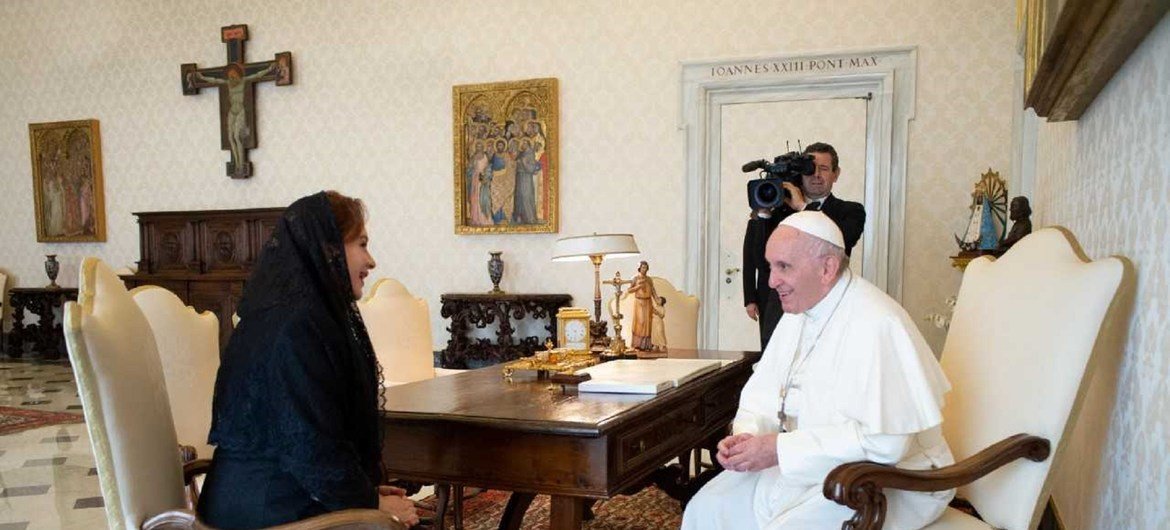 联合国大会主席埃斯皮诺萨在梵蒂冈与教皇方济各尽心会谈。