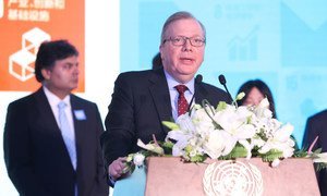 联合国驻华协调员、联合国开发计划署驻华代表罗世礼（Nicholas Rosellini）在2018联合国日庆祝活动上致辞。