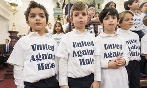 Children wearing “United Against Hate” t-shirts appear at an interfaith gathering at the Park East Synagogue in New York City in memory of Jewish worshipers who were killed in Pittsburgh in the United States. (31 October 2018)