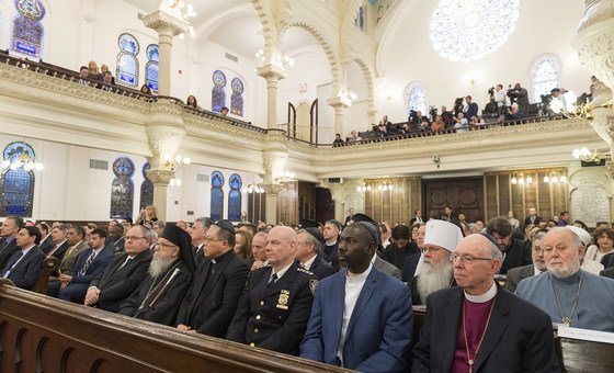 Cerca de 200 líderes religiosos, diplomatas e outros representantes participaram no evento "Unidos contra o ódio". 
