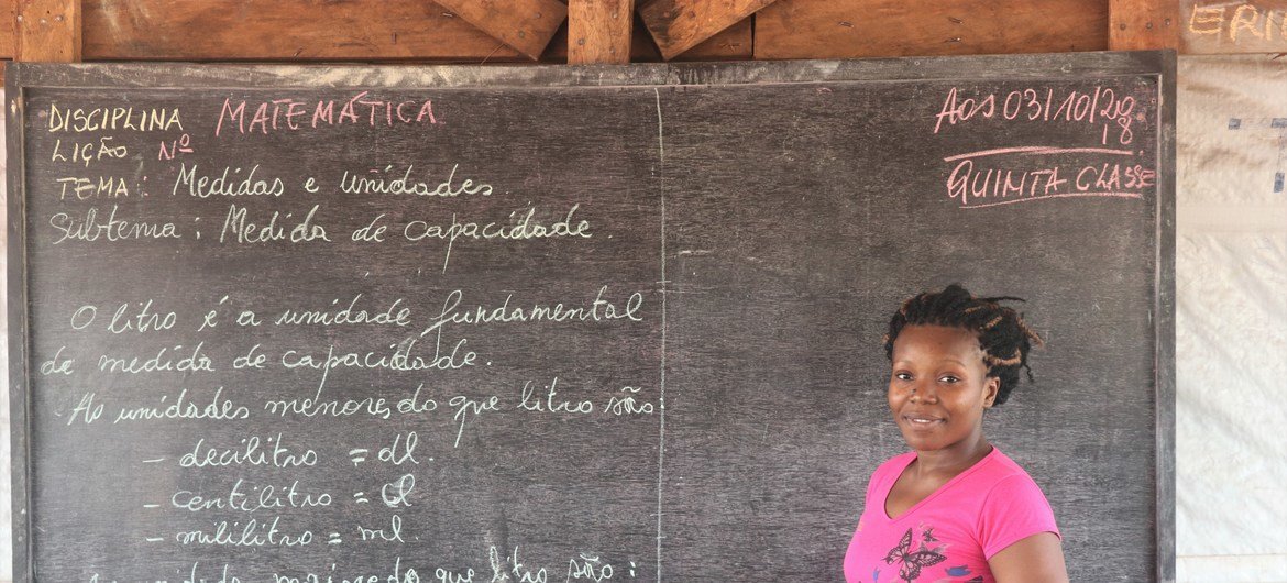 Educação no assentamento de refugiados Lóvua, em Angola Educação no assentamento de refugiados Lóvua, em Angola