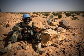 A peacekeeper from Guinea serving with the UN peacekeeping mission in Mali, MINUSMA, takes up position in the town of Kidal in the north of the country. (October 2018)