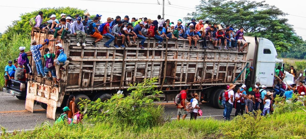 Msafara wa wahamiaji wa Amerika ya kati ukipita Chiapas Mexico (2018)