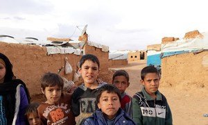Children in Syria's Rukban camp (November 2018).