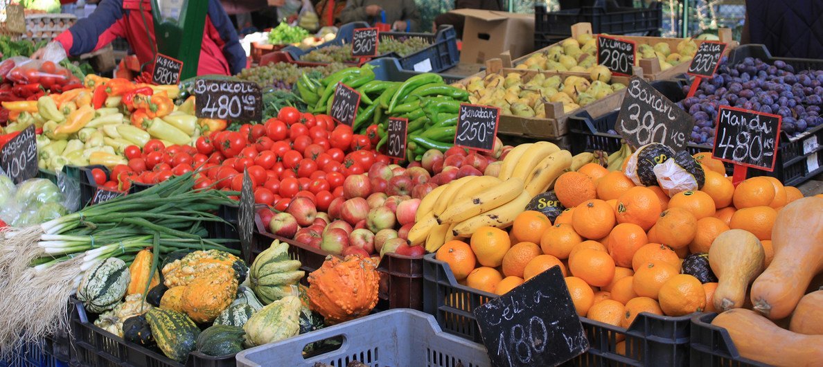 Fruit and vegetables farmers' market in Budapest, Hungary. (file)