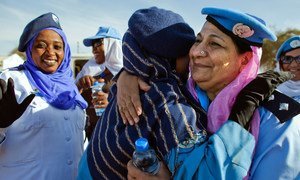 Farkhanda Iqbel (righ), UNAMID police woman from Pakistan, embraces a Sudanese Policewoman before participating in a  march organized by UNAMID to commemorate the International Women's Day in El Fasher, North Darfur. (file)